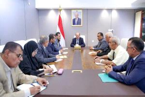 رئيس الوزراء: عدن في صدارة أولويات الحكومة ونعمل على تحسين الخدمات الأساسية