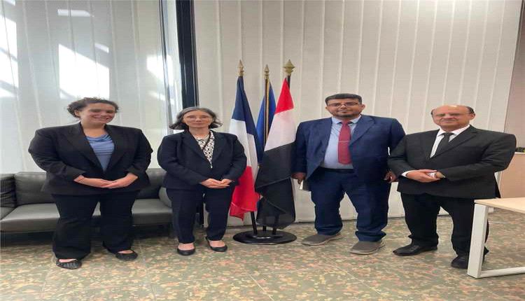 وكيل وزارة الصحة يناقش مع السفيرة الفرنسية التحديات الصحية والإنسانية في اليمن