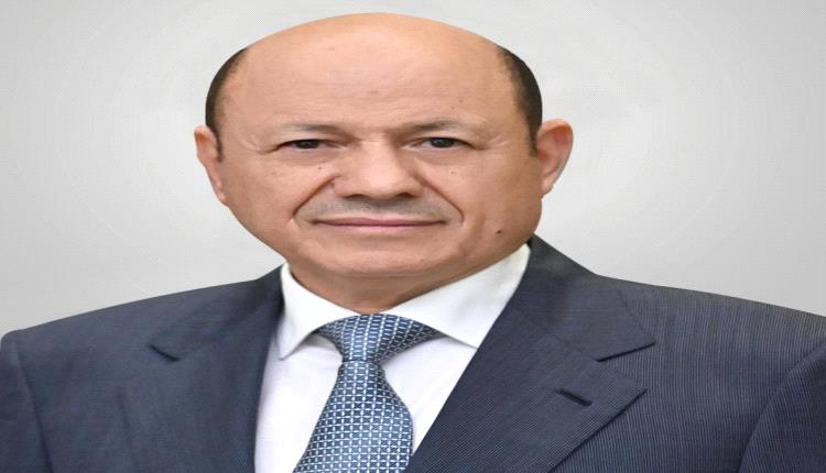 رئيس مجلس القيادة يعزي السفير رياض العكبري