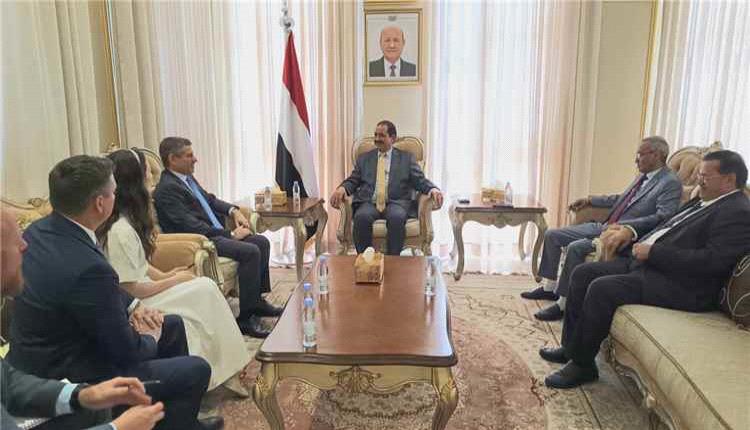 وزير الداخلية يشيد بدور السفير الأمريكي في تعزيز التعاون الأمني بين اليمن والولايات المتحدة
