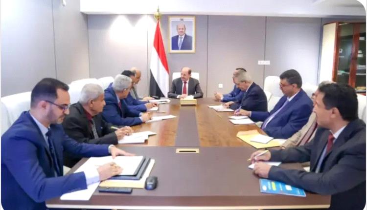 الحكومة اليمنية تقر خطة قصيرة المدى لتعزيز الإيرادات ودعم الاستقرار المالي حتى 2027
