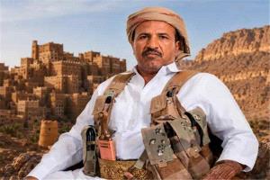 عقب احتجازه لأسابيع.. الشيخ حمد الحزمي يغادر مناطق سيطرة مليشيا الحوثي متوجهاً إلى مناطق الشرعية