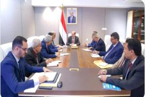 الحكومة اليمنية تقر خطة قصيرة المدى لتعزيز الإيرادات ودعم الاستقرار المالي حتى 2027