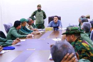 مدير أمن عدن يوجه بتطبيق قرارات اللجنة الأمنية ويشدد على رفع الجاهزية والانضباط