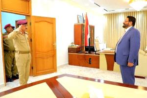 العرادة يؤكد أهمية رفع الجاهزية القتالية وتعزيز كفاءة القوات المسلحة خلال اجتماع عسكري بمأرب
