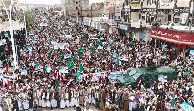 مأرب تحتشد في تظاهرة كبرى: أمن السعودية والخليج جزء لا يتجزأ من أمن اليمن والمنطقة