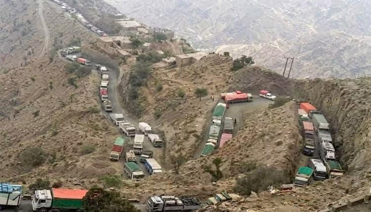 مليشيا الحوثي تهاجم 4 مديريات في تعز وتفجر عبّارة هيجة العبد