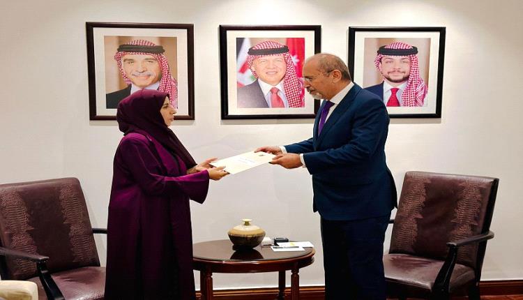 الزوبة والصفدي يبحثان التصعيد الحوثي وتعزيز التعاون اليمني الأردني