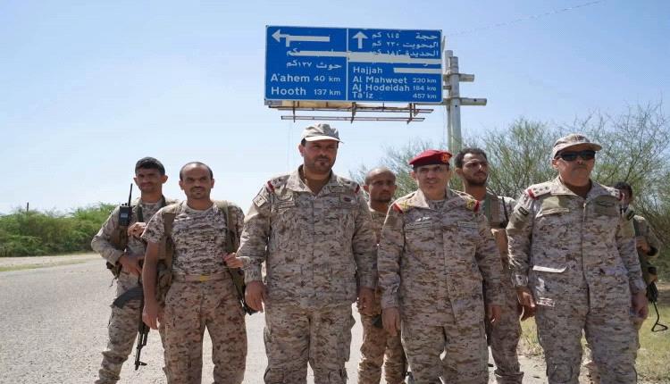قائد قوة جازان يتفقد جبهات حجة ويؤكد استمرار الإسناد للقوات اليمنية