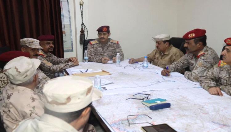 وزير الدفاع يؤكد تعزيز التنسيق بين التشكيلات ضمن فجر اليمن