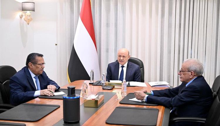 رئيس مجلس القيادة: عملية "فجر اليمن" ماضية حتى تحقيق أهدافها الكاملة