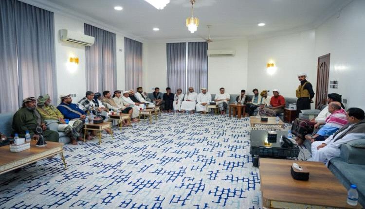 عضو مجلس القيادة الخنبشي يؤكد أهمية توحيد الجهود وتعزيز التعاون والتكامل بين أبناء المحافظات