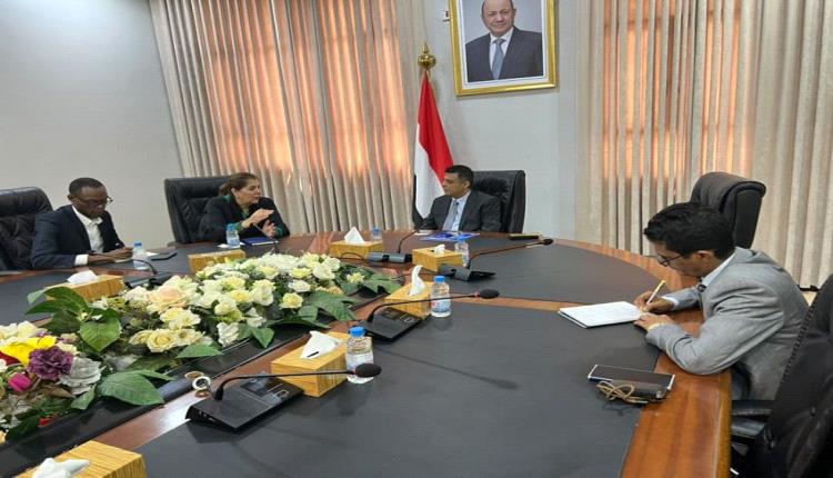 وزير الدولة يبحث التدخلات الطارئة والتعاون في ملفي النزوح والهجرة
