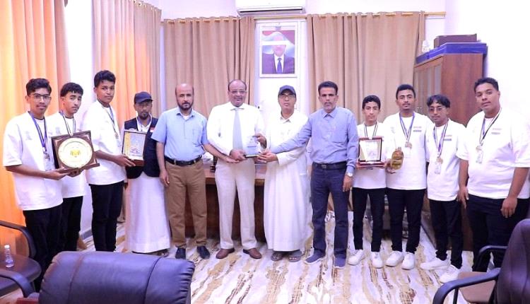 وكيل حضرموت يشيد بإنجاز الفرق اليمنية المشاركة في البطولة العربية للروبوت والذكاء الاصطناعي