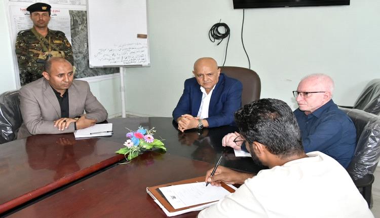 محافظ تعز يوجه بتأمين إمدادات المياه ومنع تكرار الأزمة