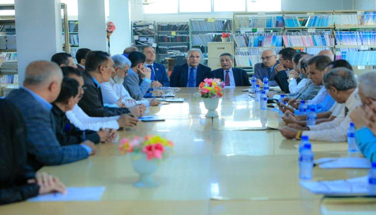 جامعة عدن تناقش إنشاء كلية للطاقة ومكتبة إلكترونية وتطوير برامجها