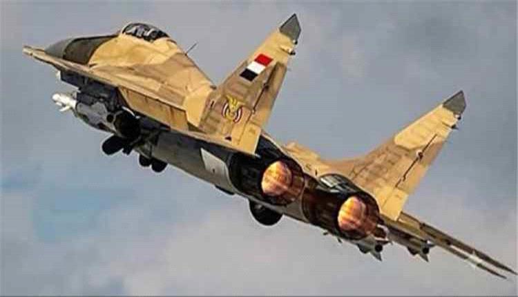 غارات جوية تدمر مخزن أسلحة للحوثيين في المعافر جنوب تعز
