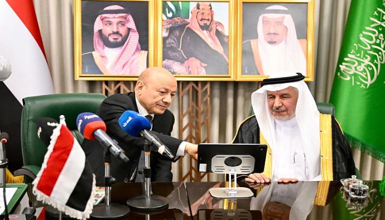 رئيس مجلس القيادة يدشن 9 مشاريع إغاثية و100 مشروع تطوعي سعودي لدعم تعز والمتضررين في اليمن