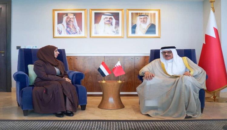 وزيرة الخارجية تبحث مع نظيرها البحريني تعزيز التنسيق وتدعو لعقوبات رادعة على الحوثيين