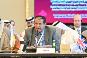 اليمن يستعرض الاعتداءات الحوثية على المطارات أمام اجتماع الطيران المدني بالدوحة