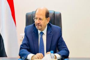 رئيس الوزراء يتابع مع قيادات عسكرية وميدانية تطورات "فجر اليمن"