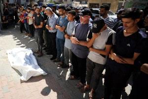 مقتل ستة فلسطينيين بينهم طفلة في غارات وإطلاق نار بقطاع غزة
