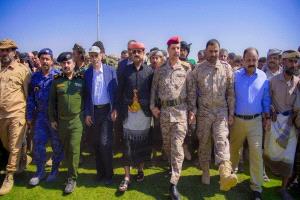 يتقدمهم المحافظ بن الوزير.. تشييع رسمي وشعبي مهيب لجثامين 75 شهيدًا من منتسبي الأمن ضحايا العملية الإرهابية بشبوة