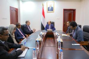رئيس الوزراء: تفاقم الأزمة الإنسانية يستدعي تحركاً أممياً عاجلاً يتناسب مع حجم التحديات ومخاطر التصعيد الحوثي