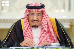 الملك سلمان يوجه بتصحيح أوضاع اليمنيين في السعودية استجابة لطلب العليمي