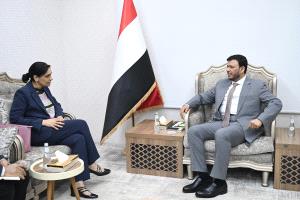 الدكتور العليمي يبحث مع السفيرة البريطانية التصعيد الحوثي وتعزيز التعاون الثنائي