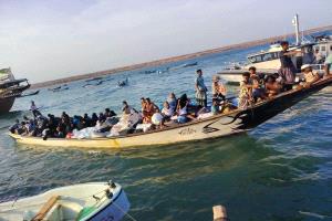 التصعيد الحوثي الإرهابي يدفع أسراً يمنية إلى مخيمات جيبوتي