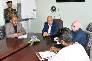 محافظ تعز يوجه بتأمين إمدادات المياه ومنع تكرار الأزمة