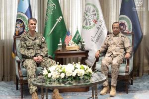 قائد البحرية السعودية يبحث التعاون مع قائد الأسطول الخامس الأميركي