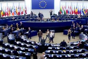 البرلمان الأوروبي يدعو إلى تصنيف الحوثيين منظمة إرهابية ويؤكد دعمه للحكومة اليمنية