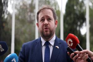 وزير بريطاني: سنواجه تهديد إيران المباشر أو عبر وكلائها كالحوثيين وحزب الله