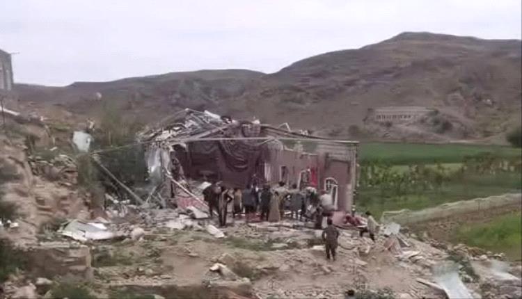 الحوثيون يفجّرون منزل قيادي قبلي في مديرية الزاهر بالبيضاء