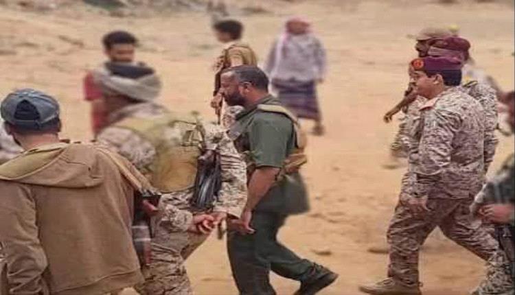 وزير الدفاع من جبهات الضالع: القوات المسلحة ماضية في إنهاء الانقلاب واستعادة الدولة ومواصلة العمليات ضد مليشيا الحوثي