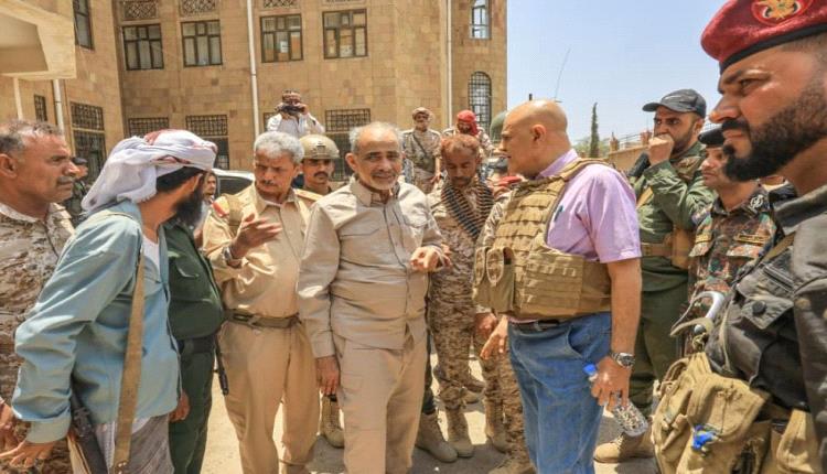 الصبيحي يتفقد جبهات جبل حبشي والكدحة بتعز ويؤكد دعم القيادة للمقاتلين