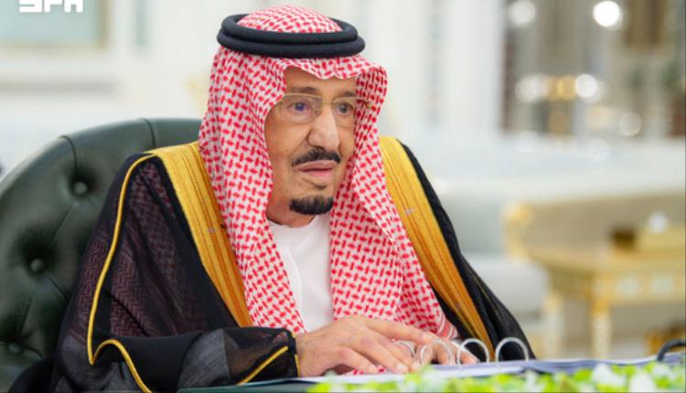 الملك سلمان يشيد بدور القوات العسكرية في الدفاع عن الوطن ويندد بمحاولة الحوثيين استهداف مكة