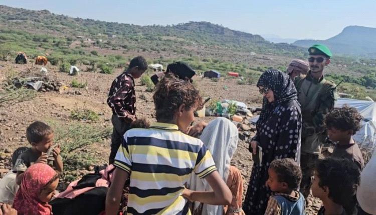 وزيرة الشؤون القانونية تطلع على أوضاع النازحين في الشمايتين بتعز