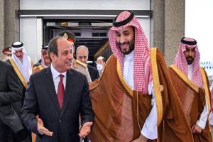 محمد بن سلمان والسيسي يبحثان هاتفياً جهود خفض التصعيد في المنطقة