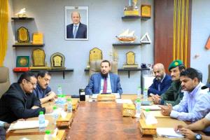 محافظ عدن يعلن استيراد الغاز من الخارج لكسر الاحتكار وحل الأزمة