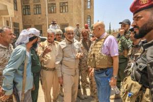 الصبيحي يتفقد جبهات جبل حبشي والكدحة بتعز ويؤكد دعم القيادة للمقاتلين