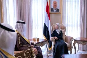 وزيرة الخارجية تبحث مع السفير الكويتي مستجدات الأوضاع وتعزيز التعاون الثنائي