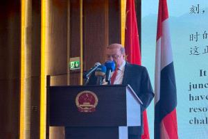 البركاني: العلاقات اليمنية الصينية تمتد لـ 70 عاماً ونرفض أي موطئ قدم إيراني في البحر الأحمر